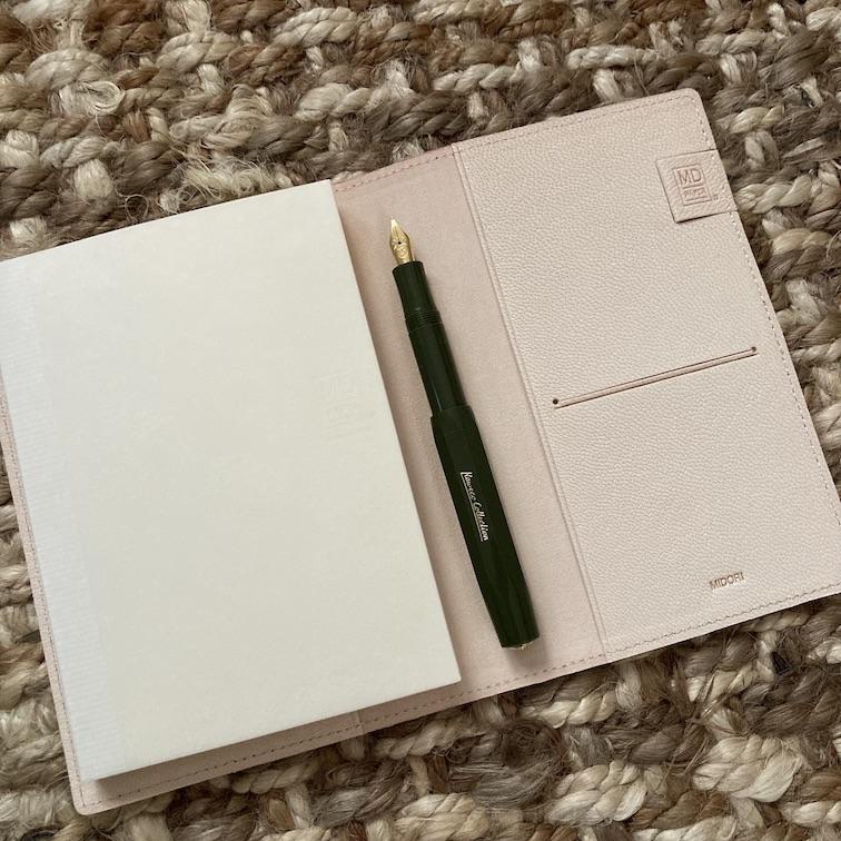 https://www.paperseahorse.com/cdn/shop/products/the-minimalist-journaling-set-the-paper-seahorse-bundle-34569586966782_1200x.jpg?v=1636650952